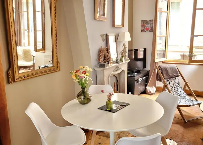 Parking Prive -le Valentin -coeur Historique -la Clef De Apartment *